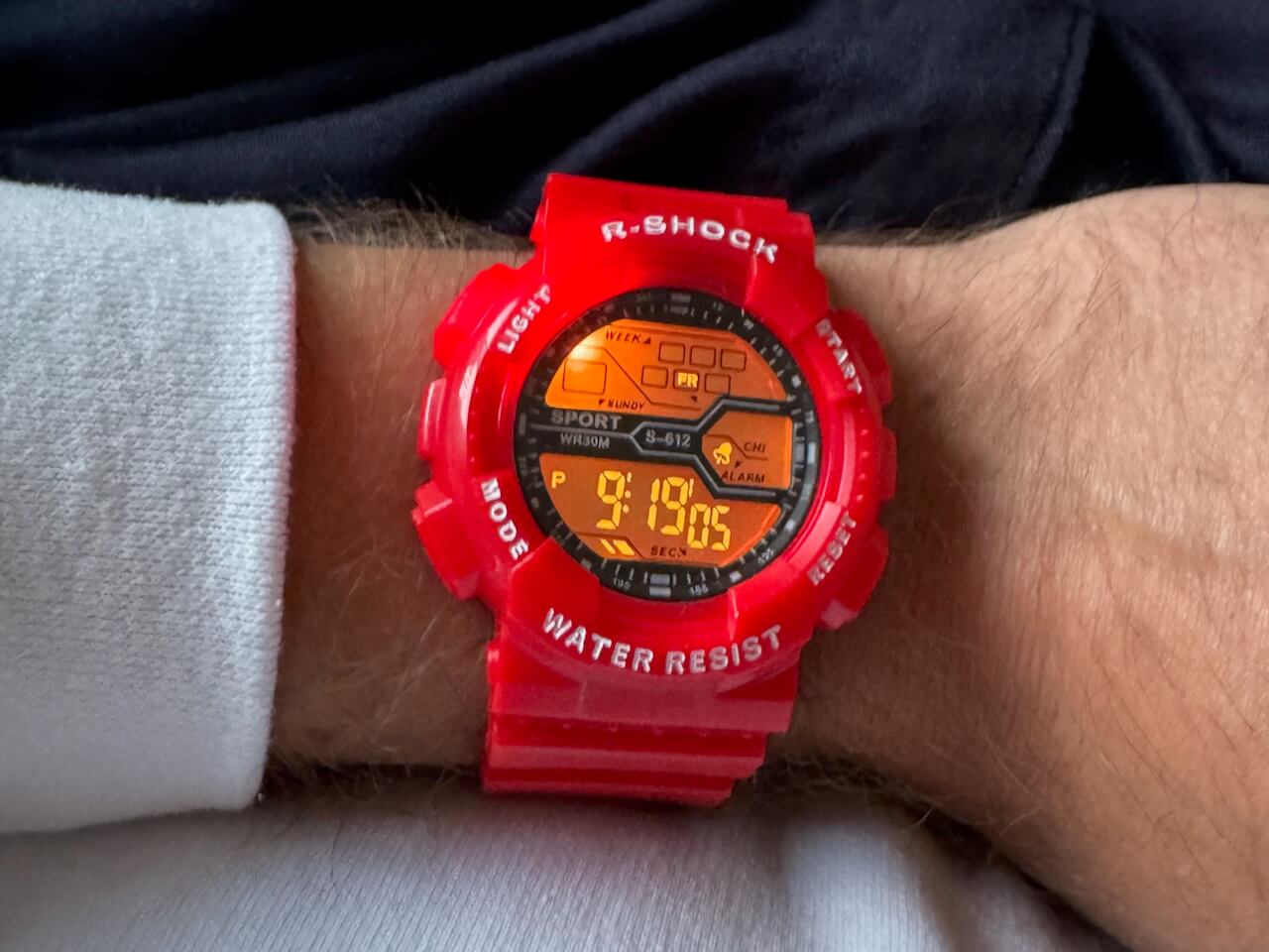 Red R-SHOCK illuminated with orange LED